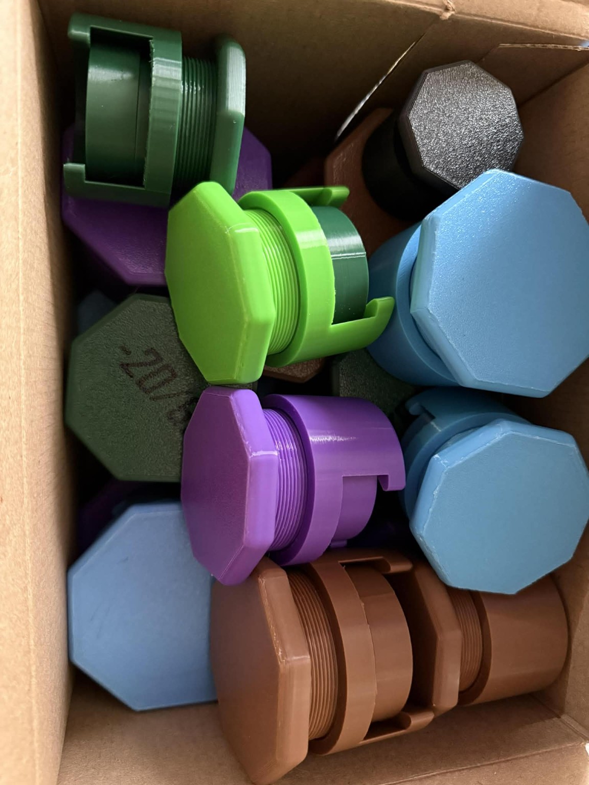Steel and plastic hydraulic caps and plugs
