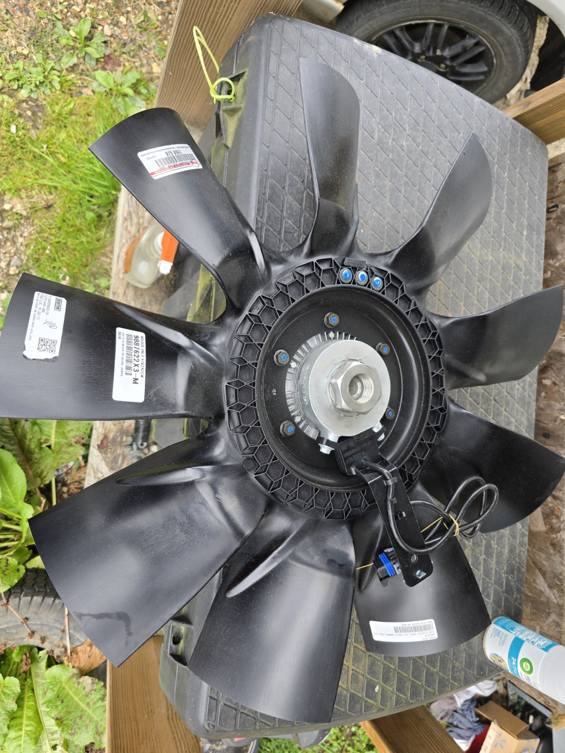Heavy equipment cooling fan