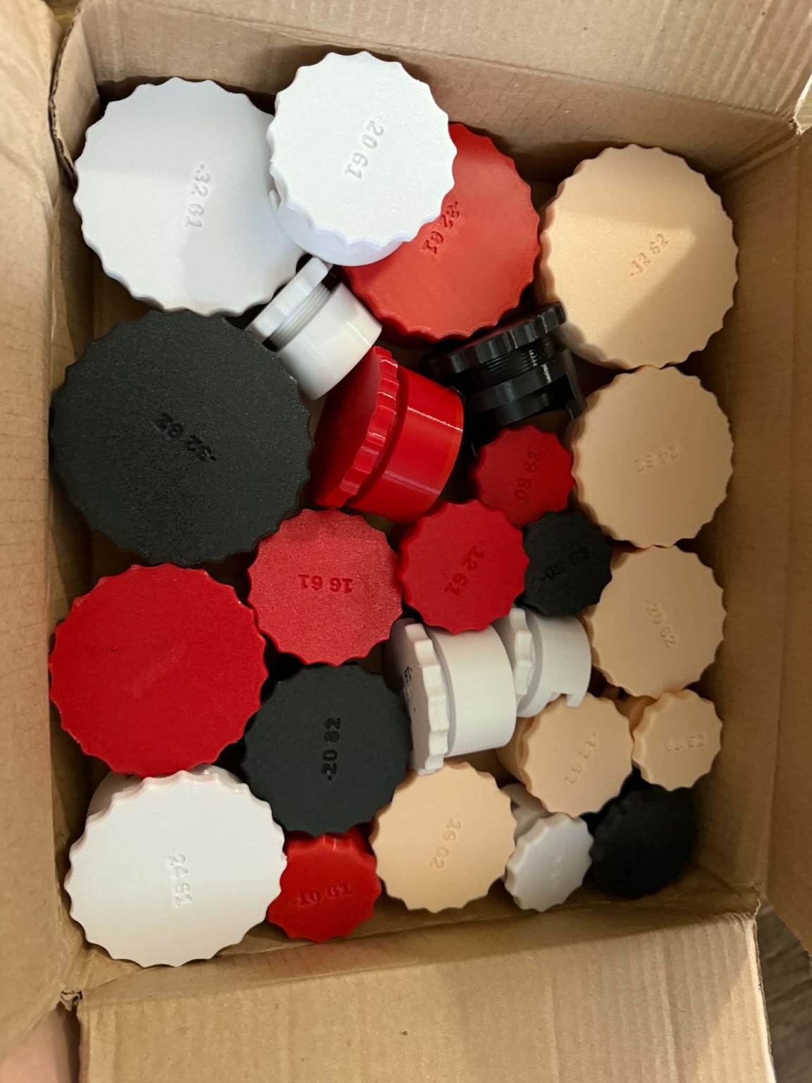 Top Dawg reusable hydraulic fitting caps and plugs