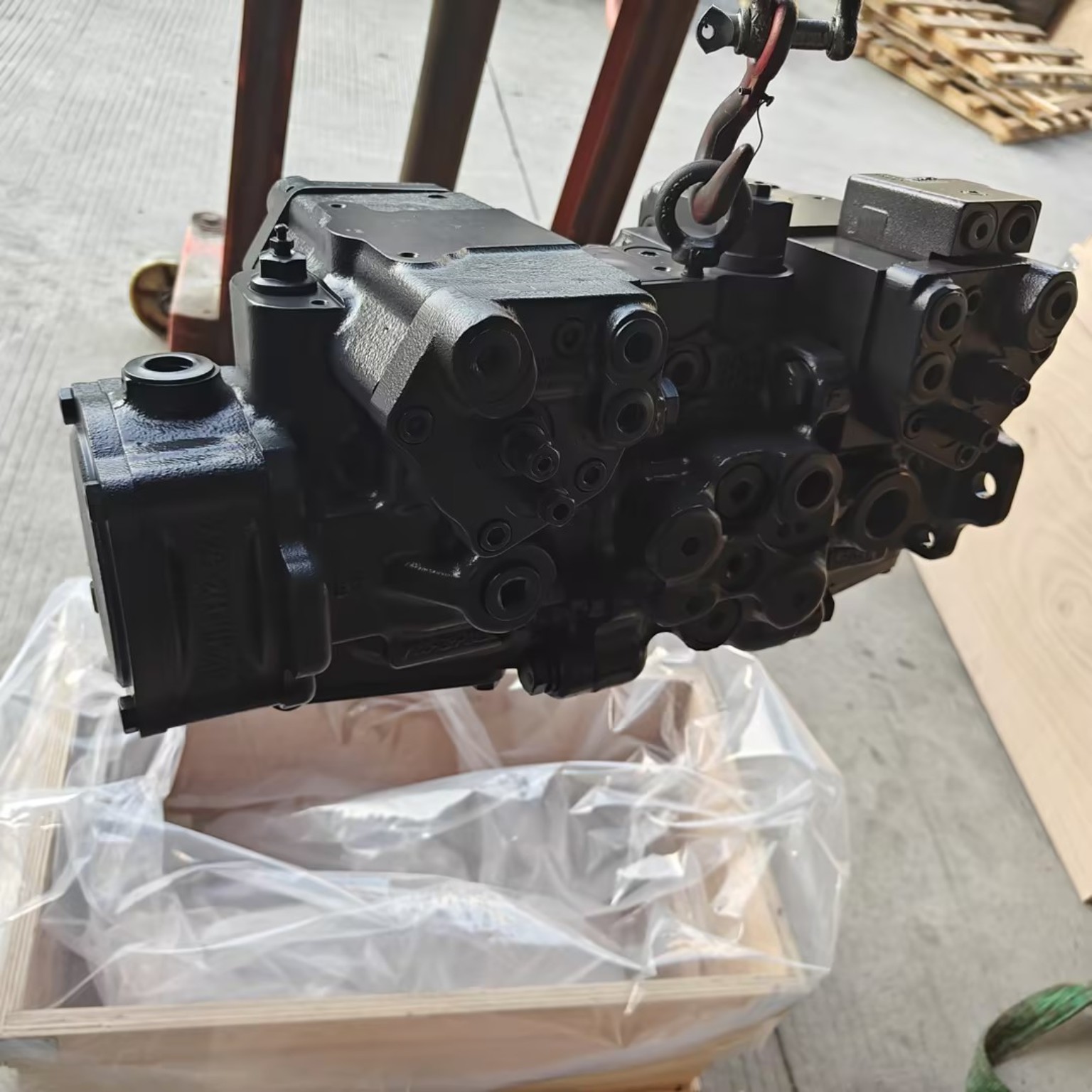Heavy equipment hydraulic valve assembly